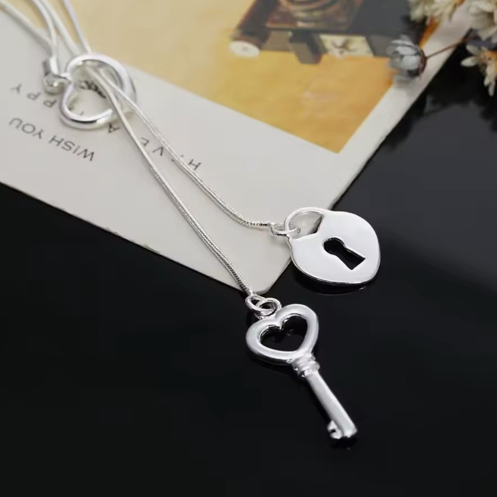 ◾️925 Sterling Silver Heart Shaped Key Lock Necklace